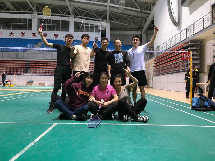 说明: C:\Users\lx\Desktop\研究生网站\www.hth.com研究生羽毛球比赛\微信图片_20190328141257.jpg
